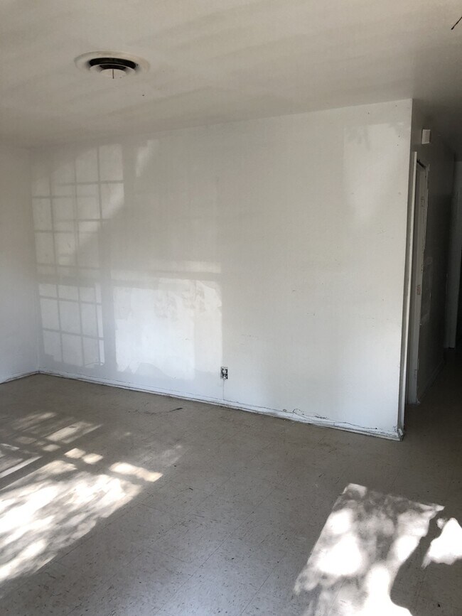 Building Photo - 1816 N St Louis Ave