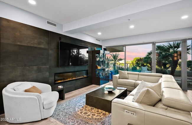 Building Photo - 7167 E Rancho Vista Dr