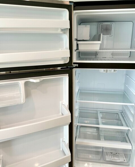 SS fridge w/ice-maker - 2217 Kenwood Blvd SE