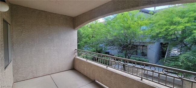 Building Photo - 8250 N Grand Canyon Dr