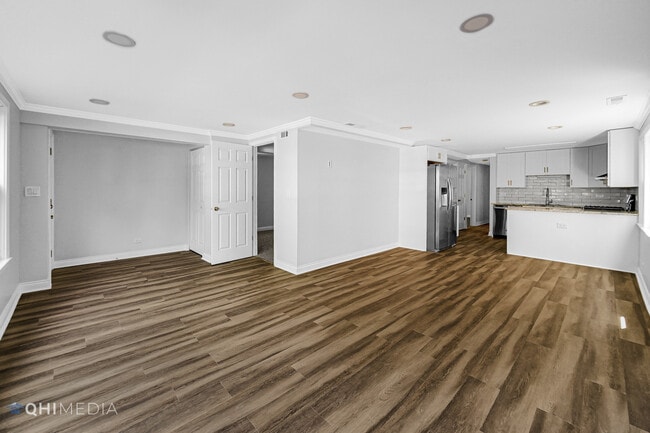 Building Photo - 135 Custer Ave