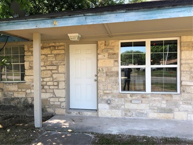 Building Photo - 2211 E Stassney Ln