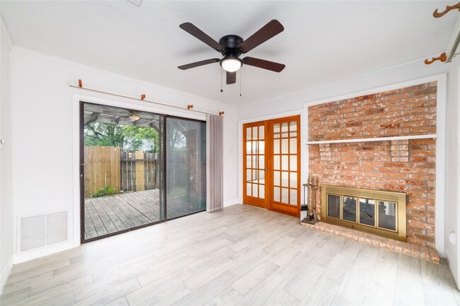 Building Photo - 10830 Sela Ln