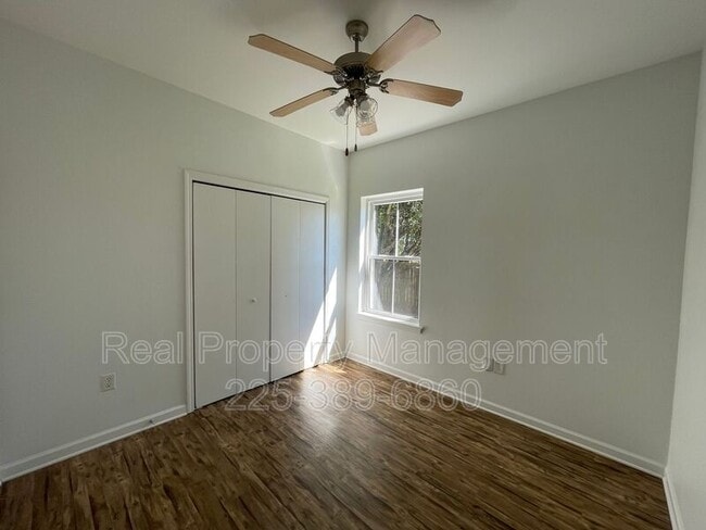 Building Photo - 9382 Pecan Tree Dr