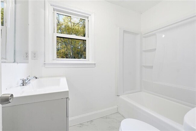 Building Photo - 6917 Laurel Wood Dr