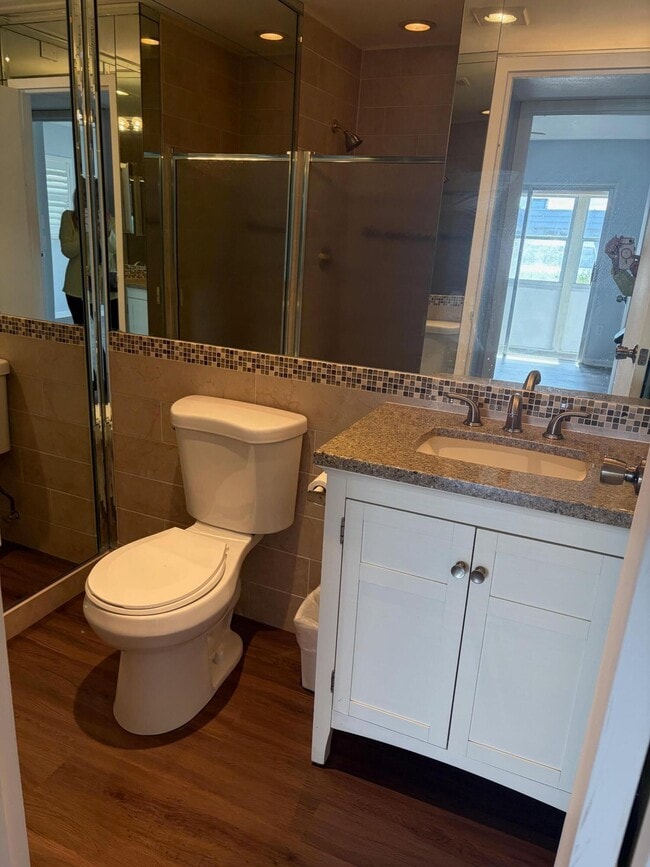 Building Photo - 5 Valencia A