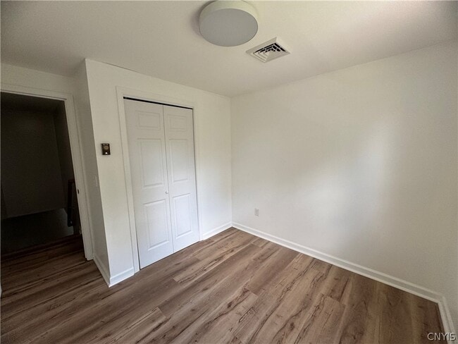 Building Photo - 110 Lake Country Dr