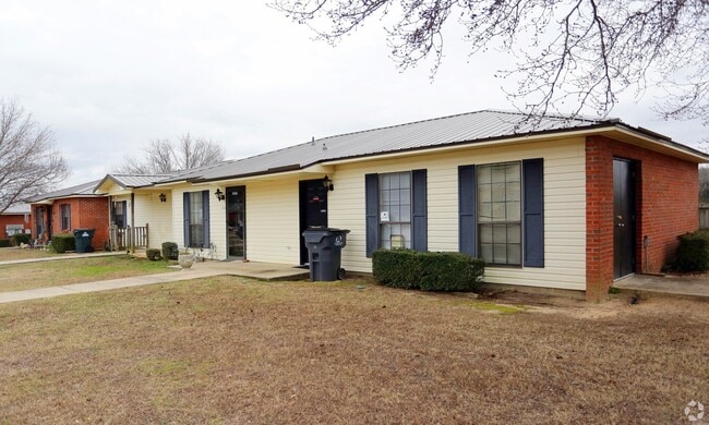 Primary Photo - 1 Rosewood Ln