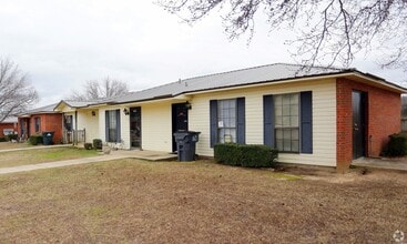 Building Photo - 1 Rosewood Ln