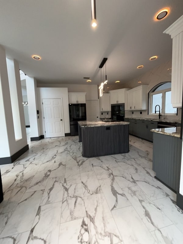 Building Photo - 8131 Vineland Oaks Blvd