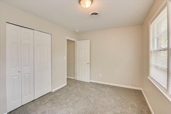 Building Photo - 2701 Deen Ave