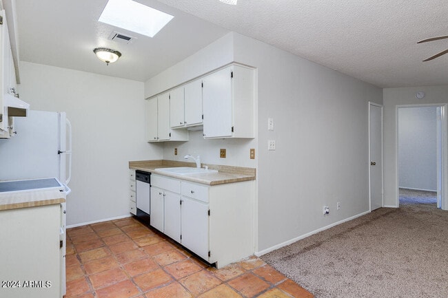 Building Photo - 195 N Cottonwood St