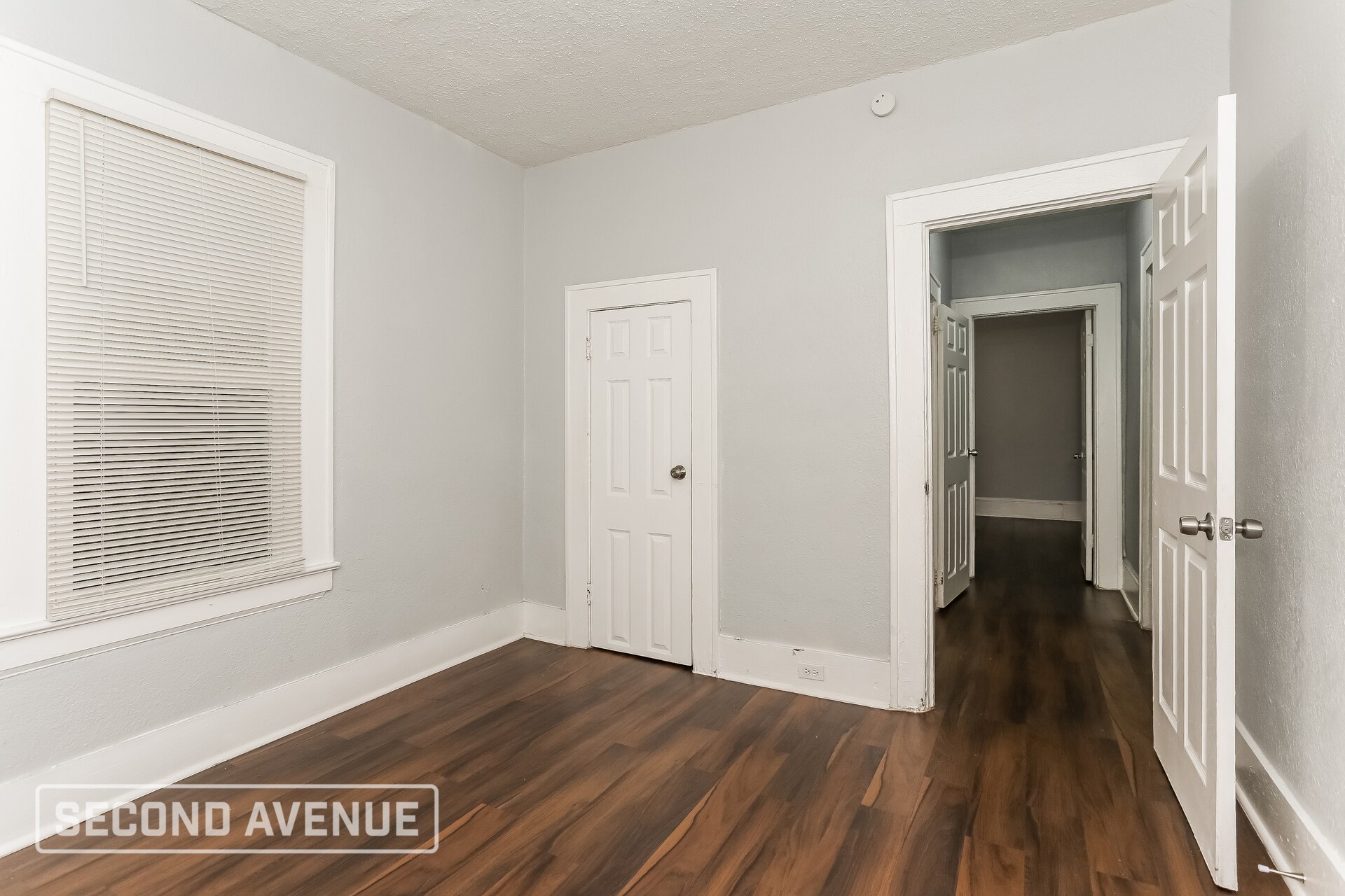 Building Photo - 1417 W 6th St