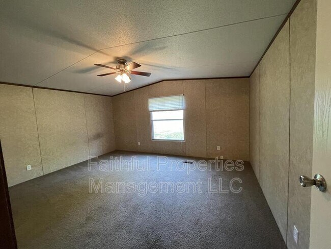 Building Photo - 15612 Tuscan Oaks