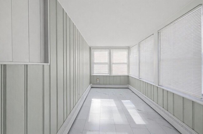 Building Photo - 28 Borden St