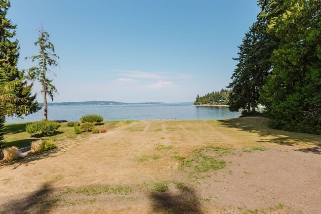 Building Photo - Low Bank Waterfront New Remodel on Huge Lot