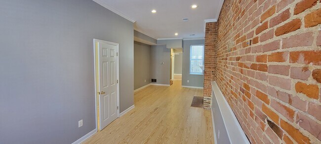 Building Photo - 926 S Hanover St