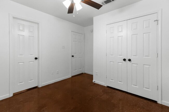 Building Photo - 1615 Libby Ln