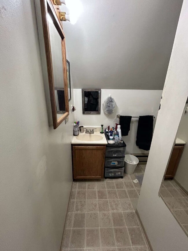 Building Photo - Walk to WWU & Downtown Bellingham from Prime Chestnut St Location