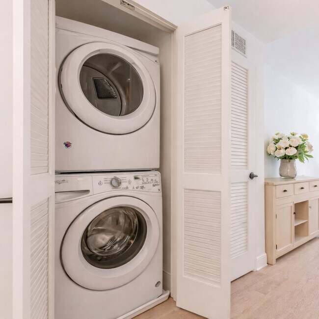 Building Photo - 10 Provost St