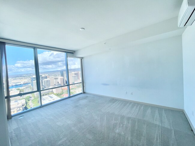 Building Photo - 555 South St