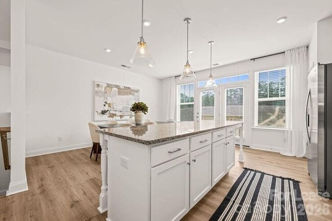 Building Photo - 1018 Fairway Green Ln