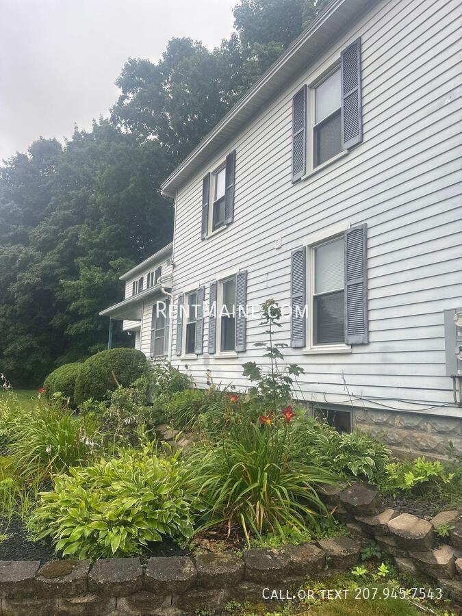 Building Photo - 557 Riverside Dr