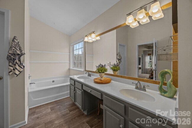 Building Photo - 17622 Cambridge Grove Dr