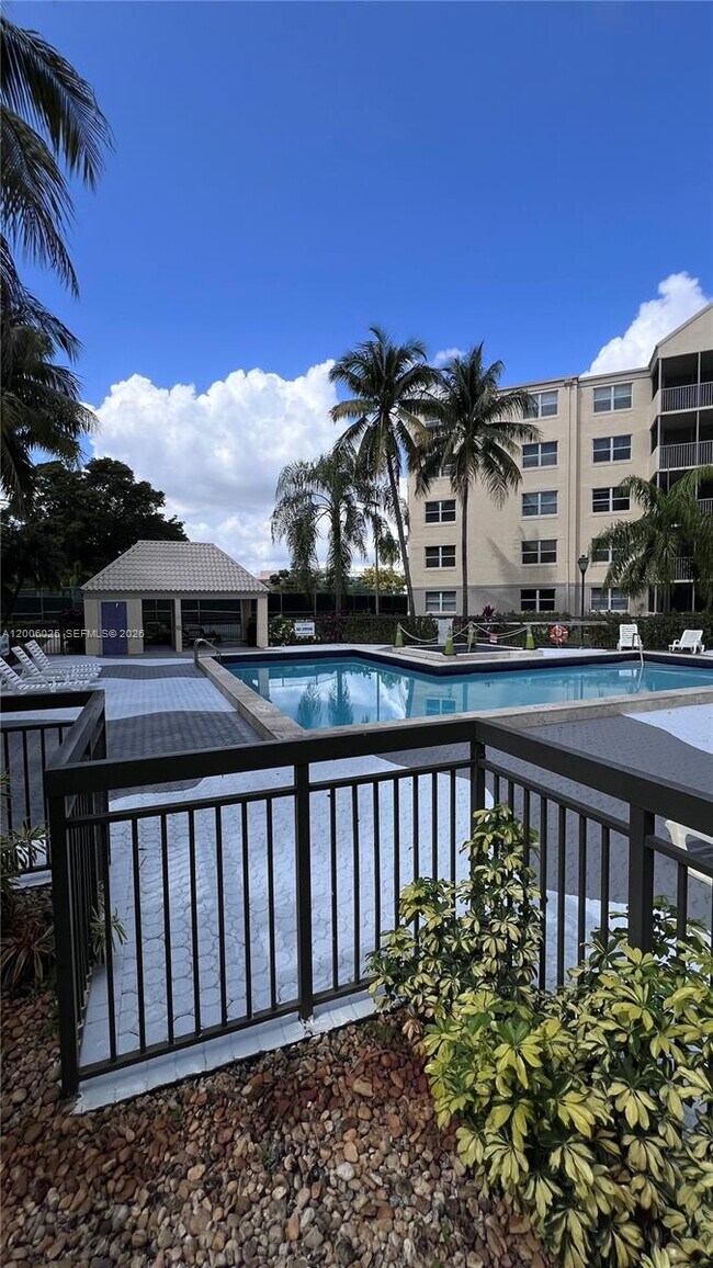 Building Photo - 8290 Lake Dr