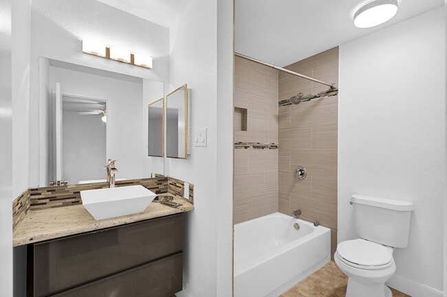 Building Photo - 9800 Pagewood Ln