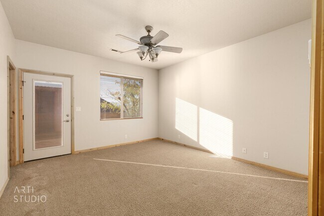 Building Photo - Shadow Mountain 3-Bedroom, 2-Bathroom Home...