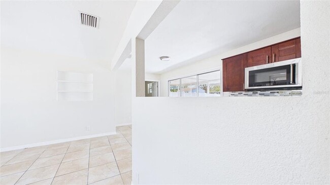 Building Photo - 4418 W Fairview Heights