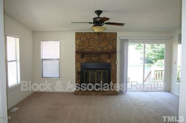 Building Photo - 124 Oak Hill Loop
