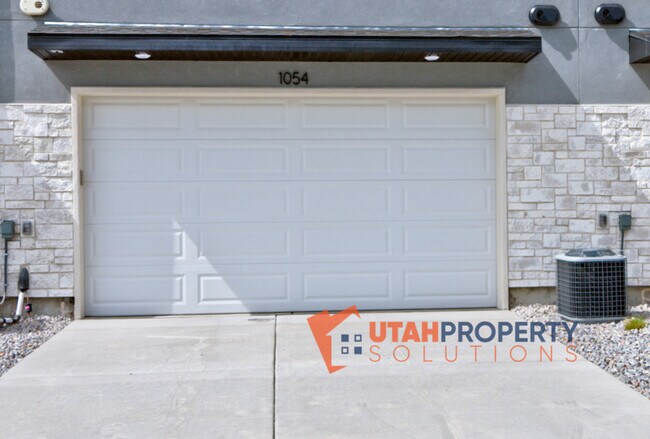 Building Photo - 1054 W 430 S