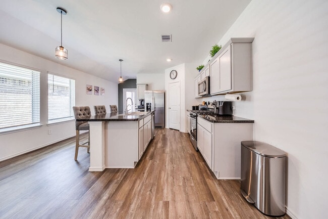 Building Photo - 6055 Diamond Vis Ct