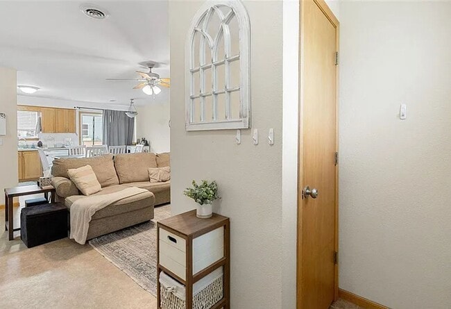 Building Photo - West Side Duplex!