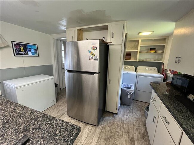 Building Photo - Fully Furnished 4 Bed Single Family House ...