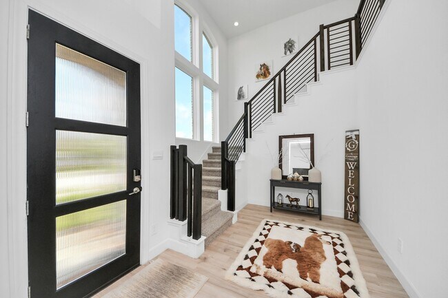 Building Photo - 21130 Almaco Dr