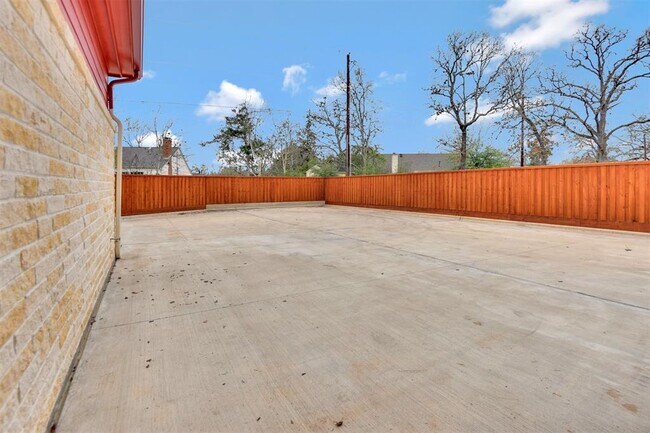 Building Photo - 4100 S Texas Ave