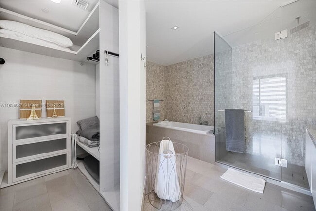 Building Photo - 88 SW 7th St