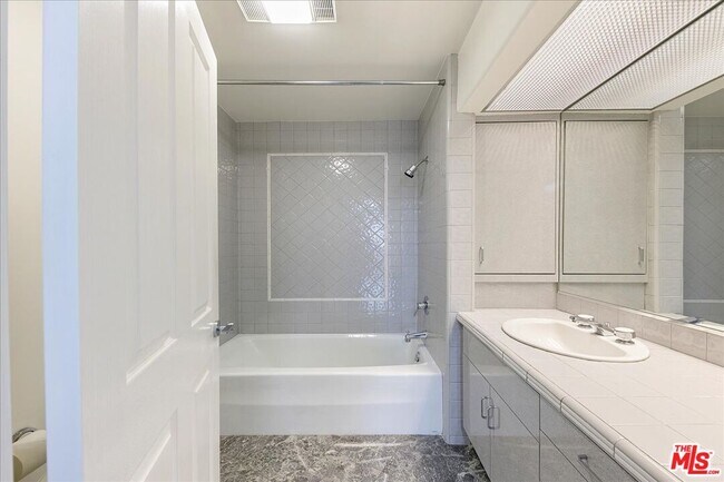 Building Photo - 18244 Coastline Dr