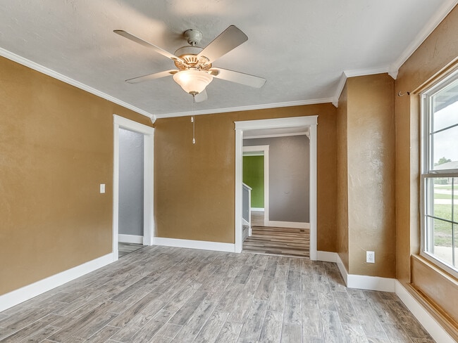 Building Photo - 7704 Brookside Dr