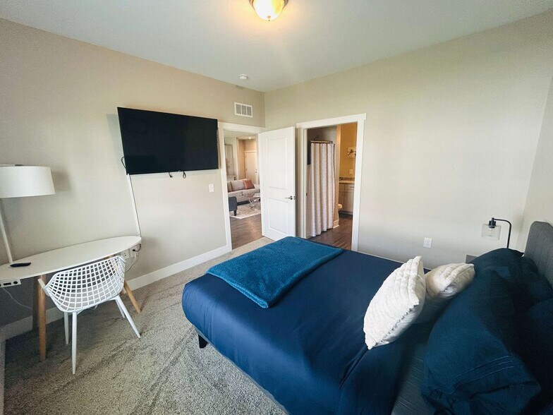 Building Photo - 3939 Pinot Dr