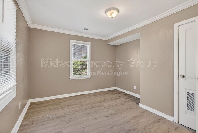 Building Photo - 8921 Higginson Ave