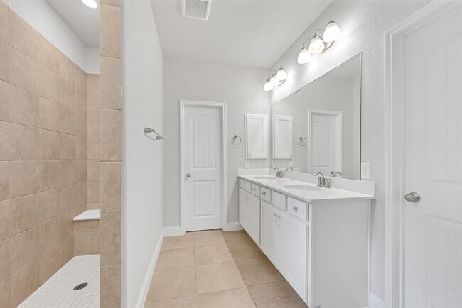 Building Photo - 11826 Tranquility Summit Dr