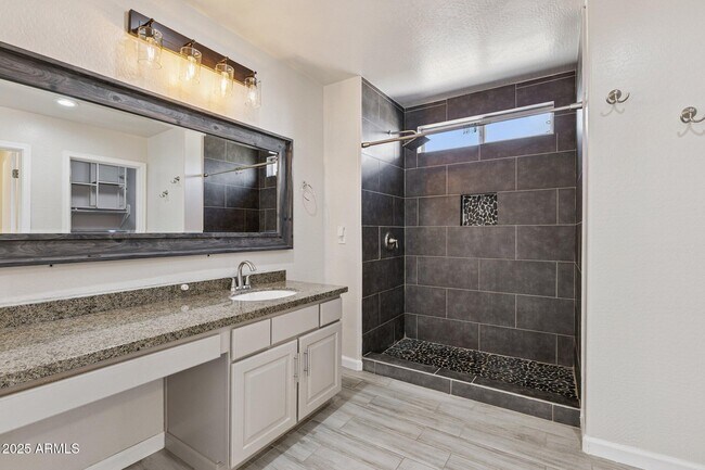 Building Photo - 33602 N Roadrunner Ln