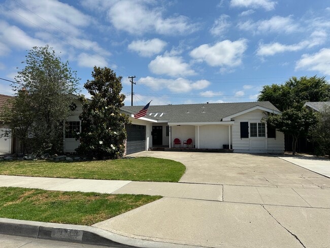 Building Photo - 2748 E Dorothy Pl