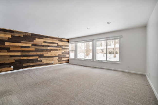 Building Photo - 41831 Glen Arbor St