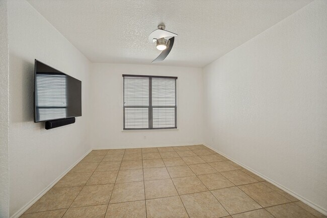 Building Photo - GORGEOUS 3-BEDROOM HOME WITH SPARKLING POOL