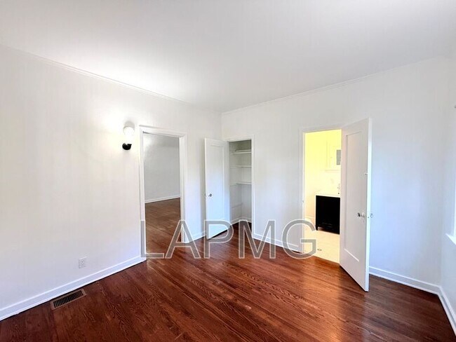 Building Photo - 7733 Hampton Ave